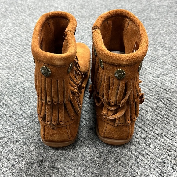 Minnetonka Women’s Double Fringe Side Zip Brown Boot (2944) - Picture 3 of 9